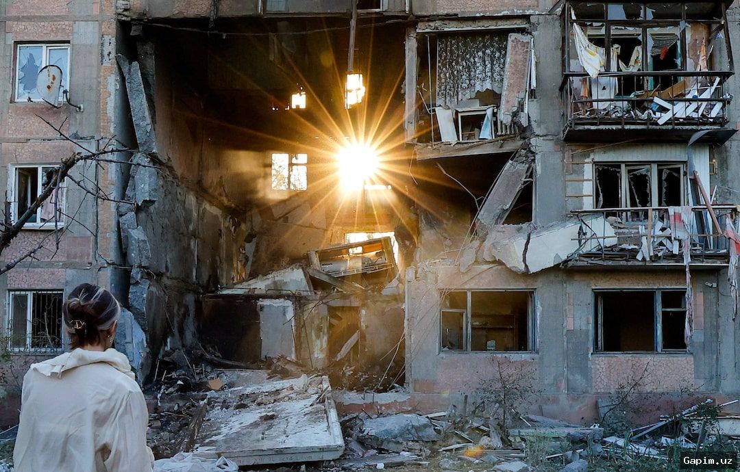 ⚔️🇺🇦 Ukraine Strikes Russia and Crimea: 5 Killed, Oil Depot Fire, Power Cuts