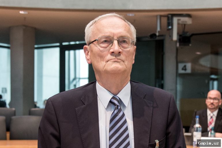 🕵️‍♂️🚨 Germaniya maxfiy xizmatining sobiq rahbari davlat xiyonatida gumonlanib hibsga olindi