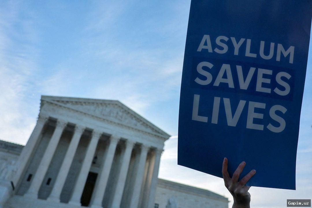 ⚖️🏛️ Верховный суд США разрешил отказывать в убежище на южной границе