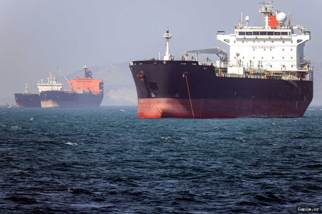 🚢⚔️ AQSh hukumati Hormuz bo‘g‘ozini ochiq saqlayotganini da’vo qilmoqda, Eron nazorati bahsli