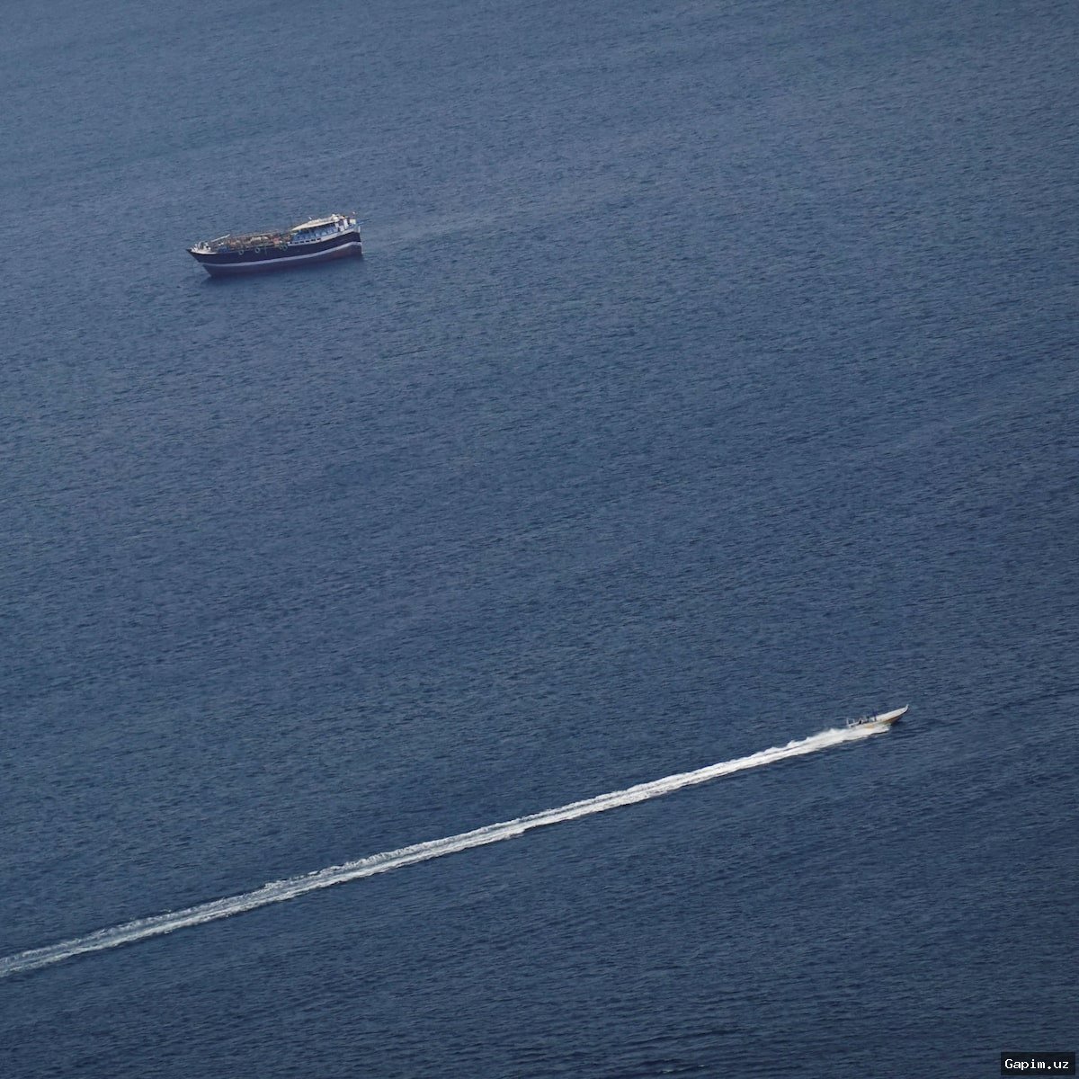 ⚔️🛢️ AQSh-Iron urushi: Hormuz bo‘g‘ozi bo‘yicha keskinlik, neft narxi o‘zgarishi va insoniy viza berilishi