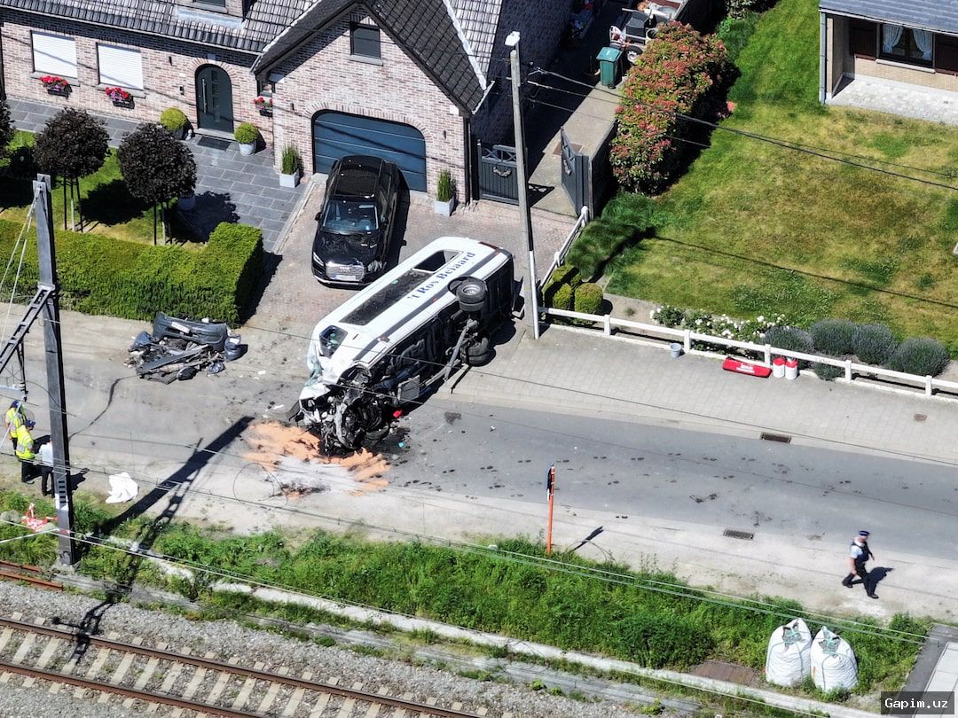 Original: Belgium train minibus crash 🚂💥 В Бельгии скоростной поезд врезался в микроавтобус с детьми-инвалидами: четверо погибших