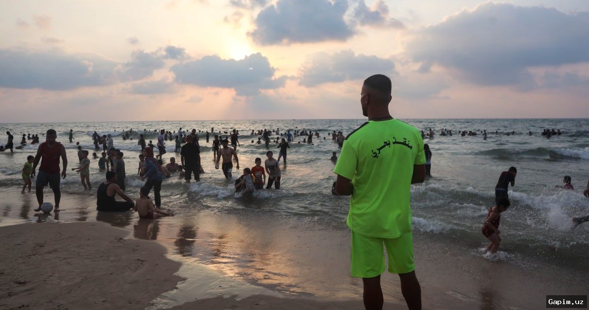 🏖️🆘 Gaza lifeguards: risking their lives to keep swimmers safe amid war