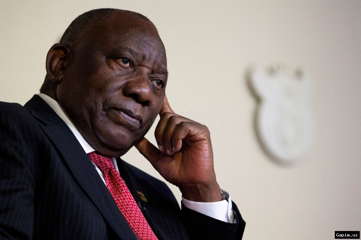 🔍💰 South Africa's Ramaphosa refuses to resign over 'cash-in-sofa' scandal