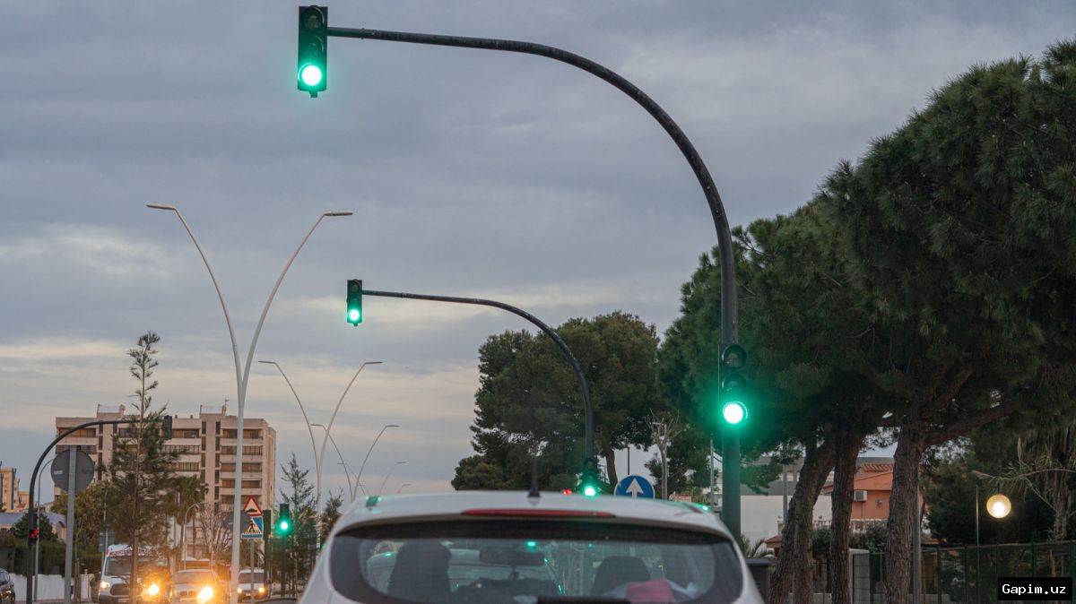 🚦🚗 В Ташкенте запустили «Зелёную волну»: синхронизированы светофоры на 13 перекрёстках улицы Буюк Ипак Йули