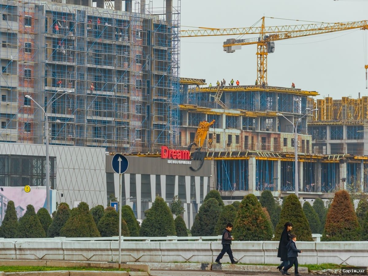 🏗️😡 В Юнусабаде жители жалуются на круглосуточный шум стройки