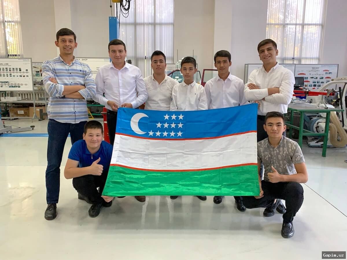 🤖🇺🇿 Президент Узбекистана наградил триумфаторов международного турнира по робототехнике
