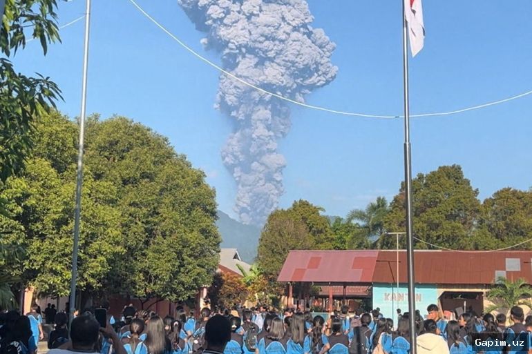 🌋💔 Извержение вулкана Дуконо в Индонезии: трое туристов погибли, 20 эвакуированы