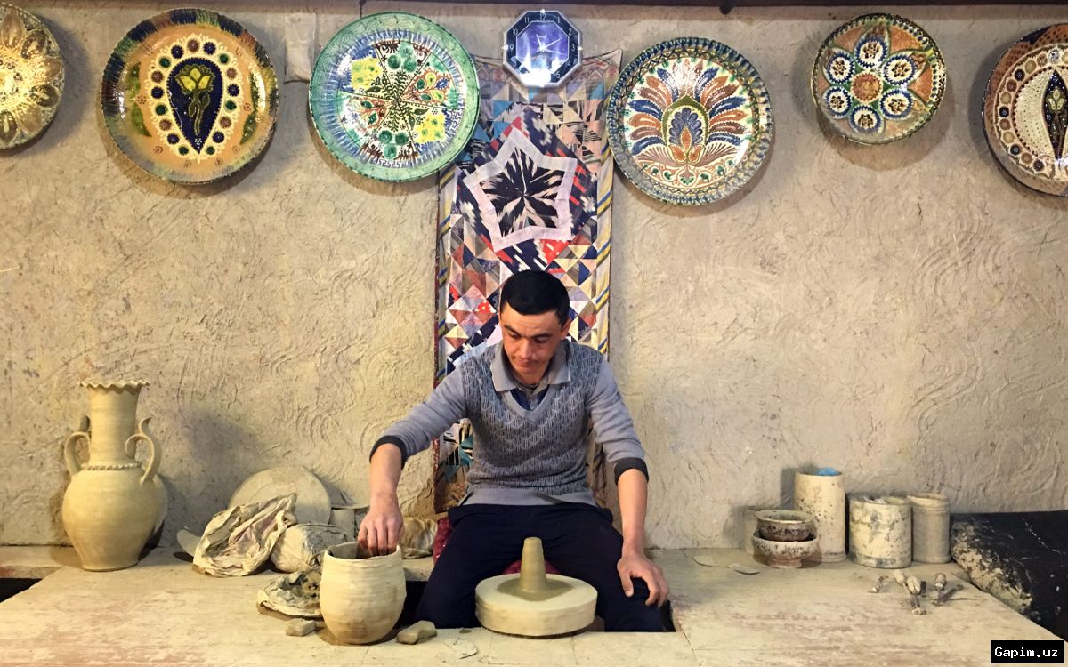 🏺🧵 Seven Generations of Craft: Uzbekistan's Narzullaev Family Upholds Gijduvan Ceramics Tradition