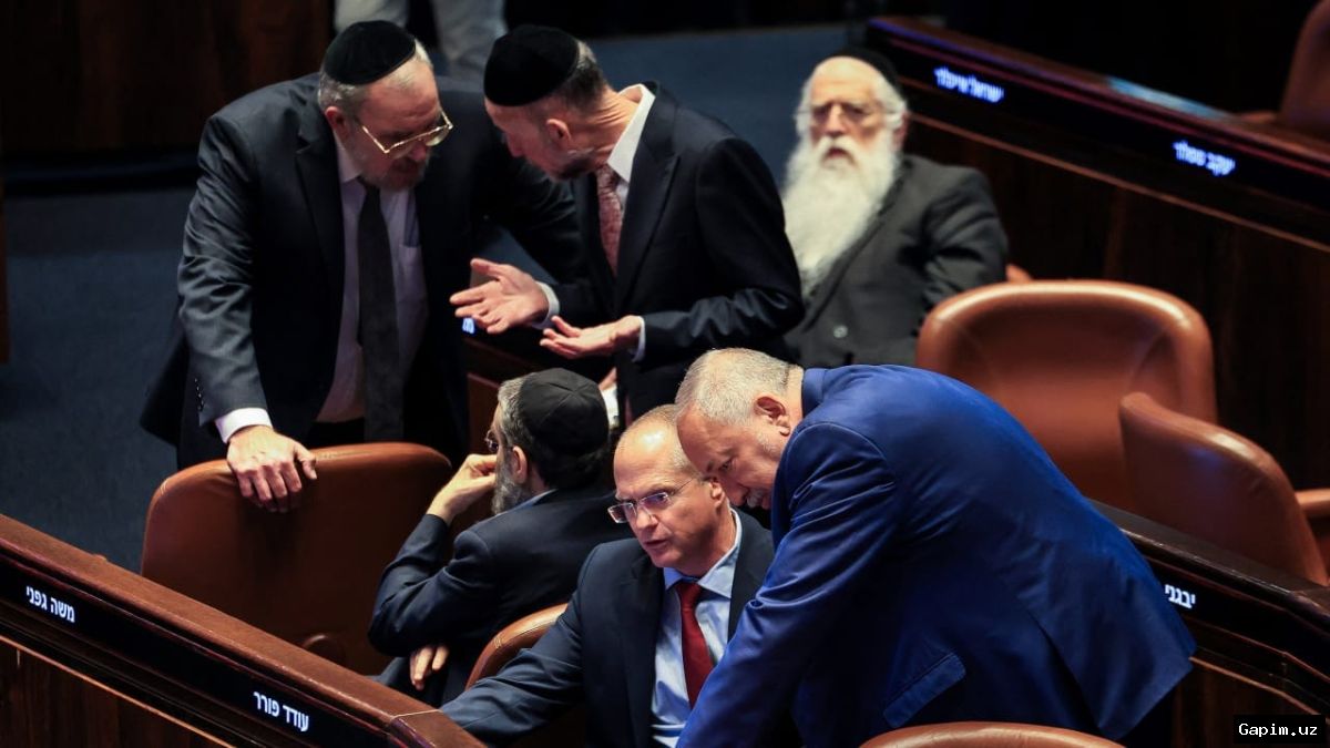 🏛️🗳️ Israel's Knesset Dissolves, Setting Stage for High-Stakes October 27 Elections