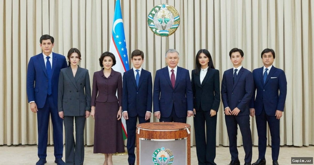 🏭💰 Shavkat Mirziyoyev Olmaliq Kometallurgiya Kombinatida: 2026-yilgacha 2,2 mlrd dollar investitsiya va ishlab chiqarishni oshirish rejalari muhokama qilindi