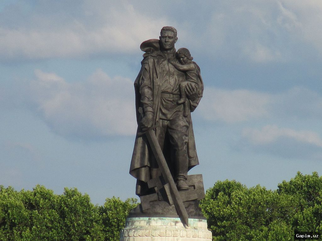 🇩🇪🚫 Berlin Police Impose Restrictions at Soviet Memorials for May 9 Commemorations