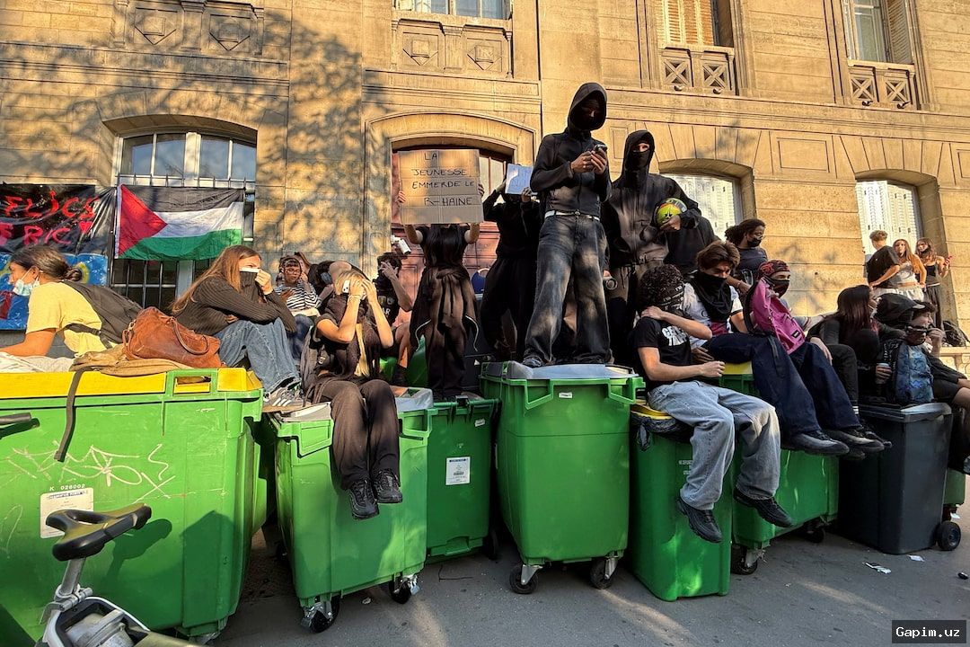 🇫🇷🔥 France: 300,000 civil servants strike over pay, students clash with police