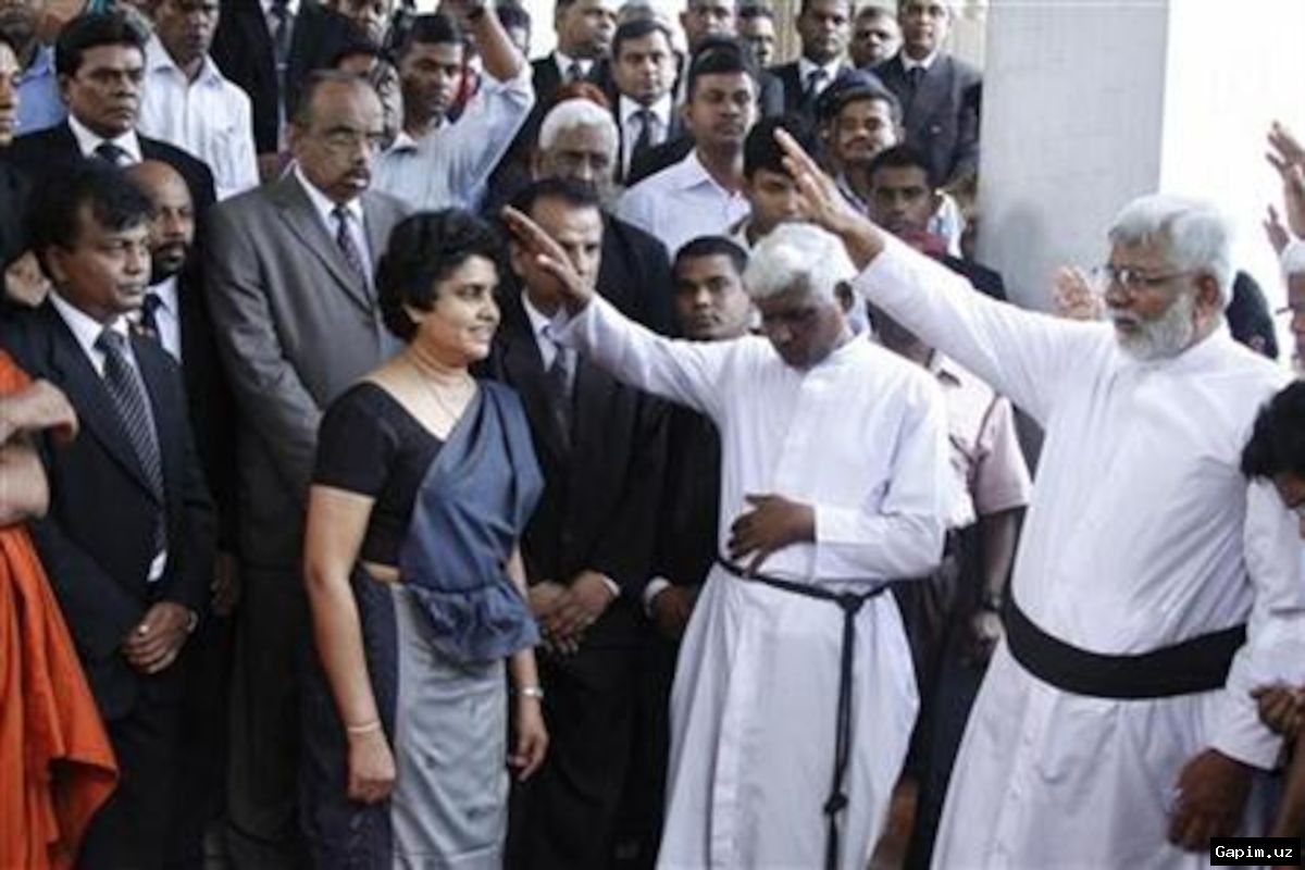 ⚖️🇱🇰 Fall of the Rajapaksa Dynasty: Former Sri Lankan President's Family Faces Deepening Legal Crisis