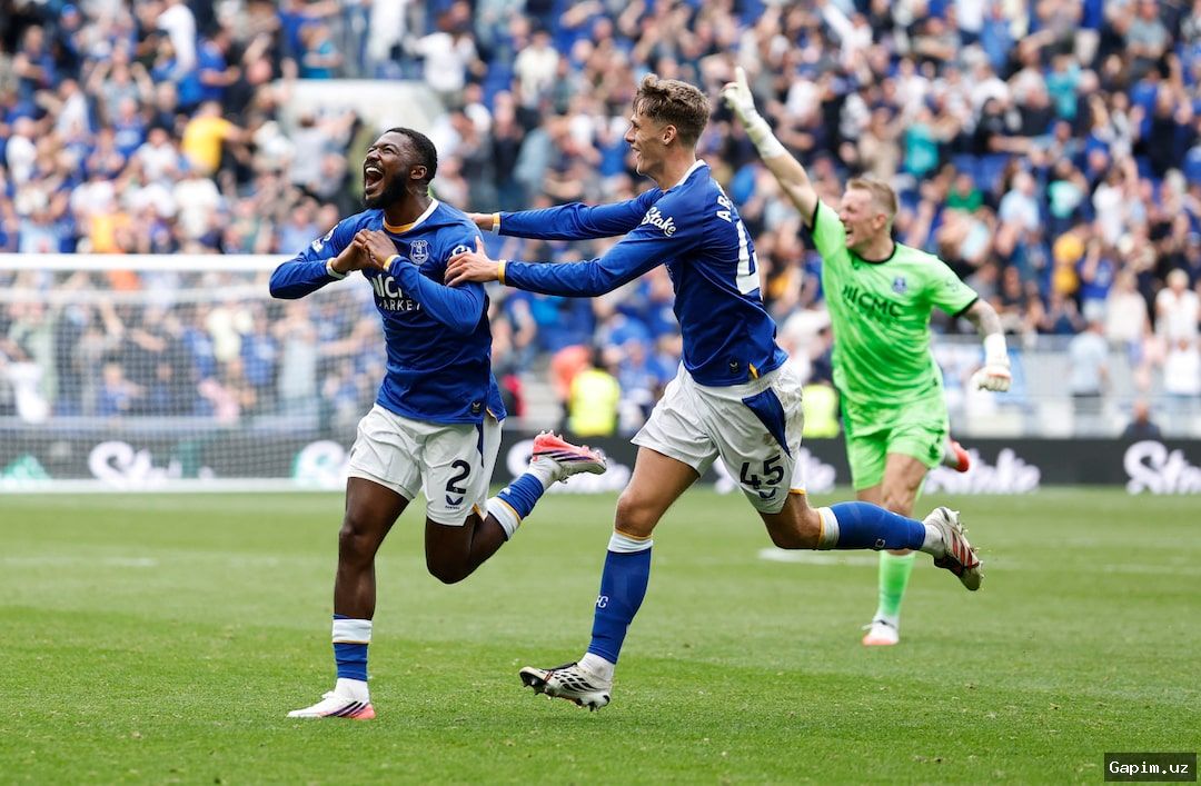 🏆⚽ Everton and Manchester United play out dramatic 2-2 draw as Maitland-Niles scores stunning late equalizer