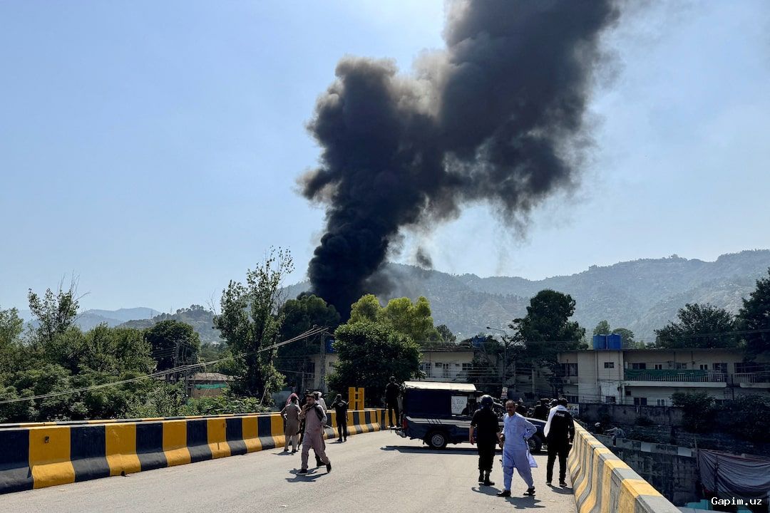 🚁💥 Pakistani Army Helicopter Crash Kills 22 Soldiers in Kashmir