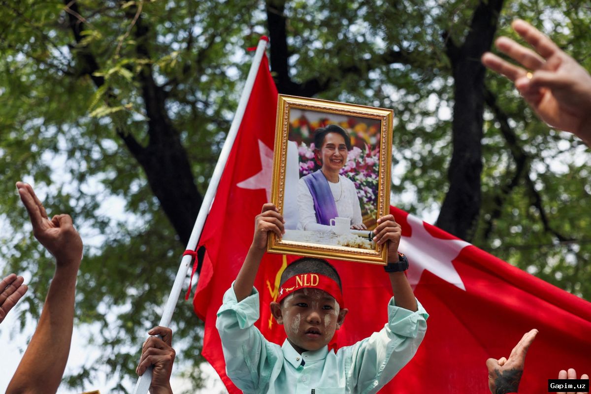 🔒🏠 Aung San Suu Kyi uy qamog‘iga o‘tkazildi, ammo o‘g‘li ‘erkinlik emas’ dedi