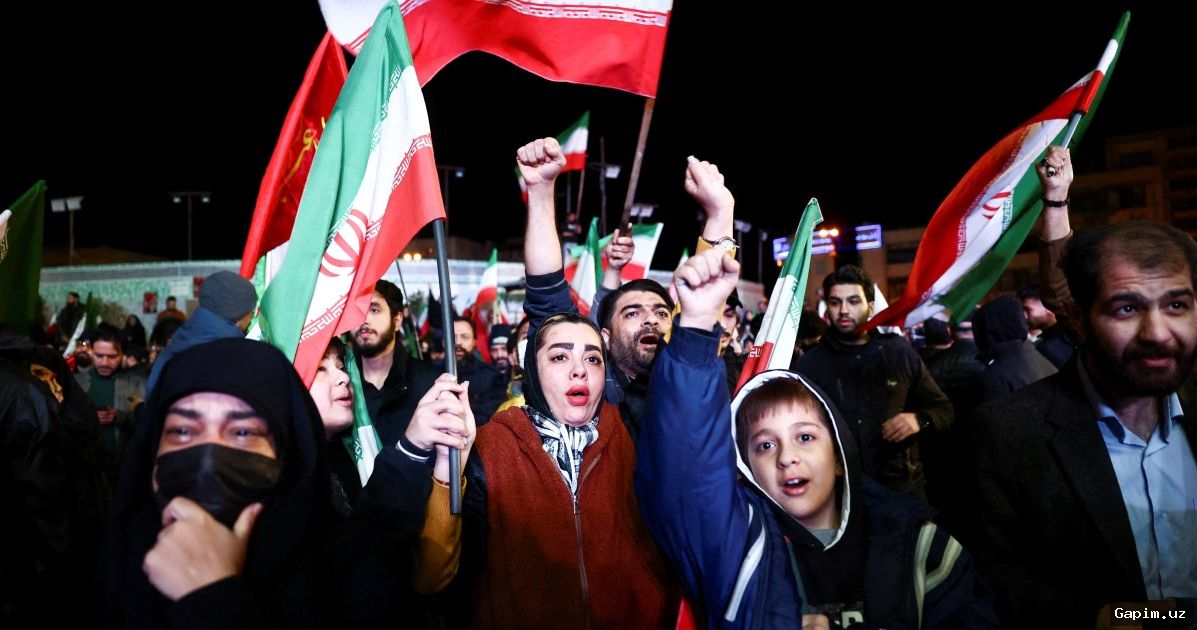 ⚔️🕊️ AQSh va Eron o‘rtasidagi tinchlik kelishuvi: tarixiy ahamiyat va yangi kuch munosabatlari