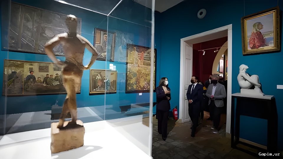 🏛️🎨 Ukraina Milliy Sanʼat Muzeyida Amir Temur davriga oid noyob ashyolar saqlanmoqda