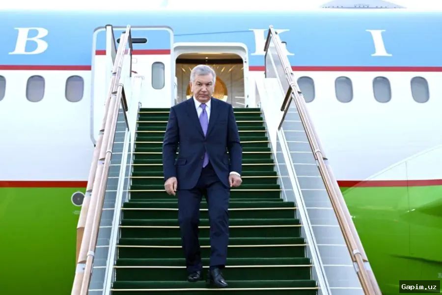 ✈️🤝 Лидер Узбекистана прибыл с рабочим визитом в Баку