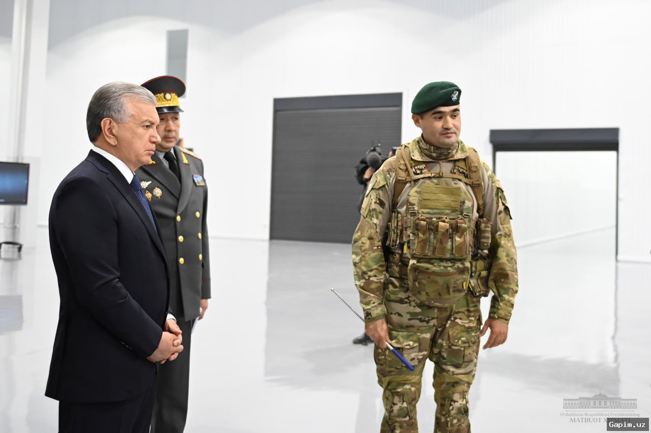 Шавкат Мирзиёев провел совещание по укреплению обороноспособности страны