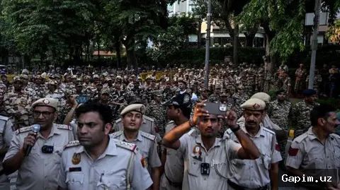 🇮🇳🚨 Yangi Dehli shahrida norozilik namoyishlari sababli xavfsizlik choralari kuchaytirildi