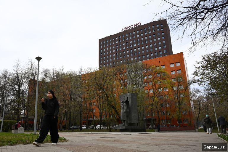 📚🚨 Крупнейшее издательство России подверглось обыску по подозрению в 'гей-пропаганде'