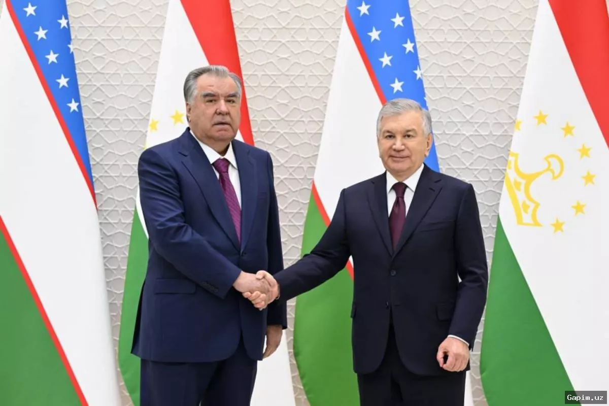 🤝🇺🇿 Prezident Shavkat Mirziyoyev taklifi bilan Tojikiston Prezidenti Emomali Rahmon O‘zbekistonga davlat tashrifi bilan keldi