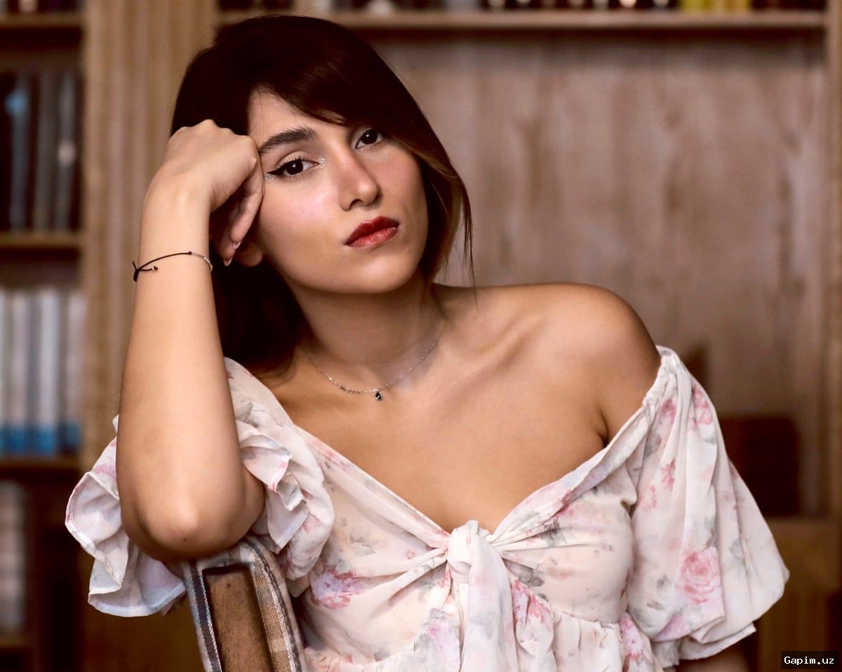 🎤⚖️ Iranian Singer Parastoo Ahmadi and 8 Band Members Sentenced to 74 Lashes