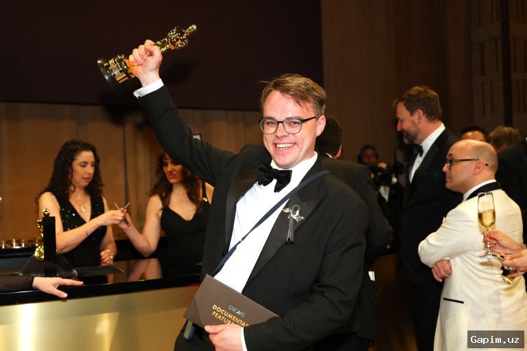 🎬⚖️ Россия объявила учителя и главного героя оскароносного документального фильма 'Mr Nobody Against Putin' иностранным агентом