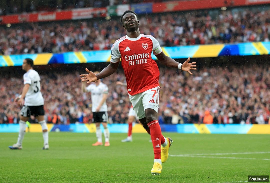 ⚽️🏆 Arsenal thrash Fulham 3-0 to strengthen Premier League lead