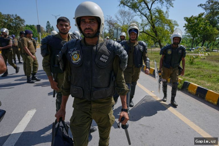 Original: US Iran ceasefire talks Pakistan ⚖️💥 AQSh-Iron muzokaralari: Tinchlik kelishuvi xavf ostida