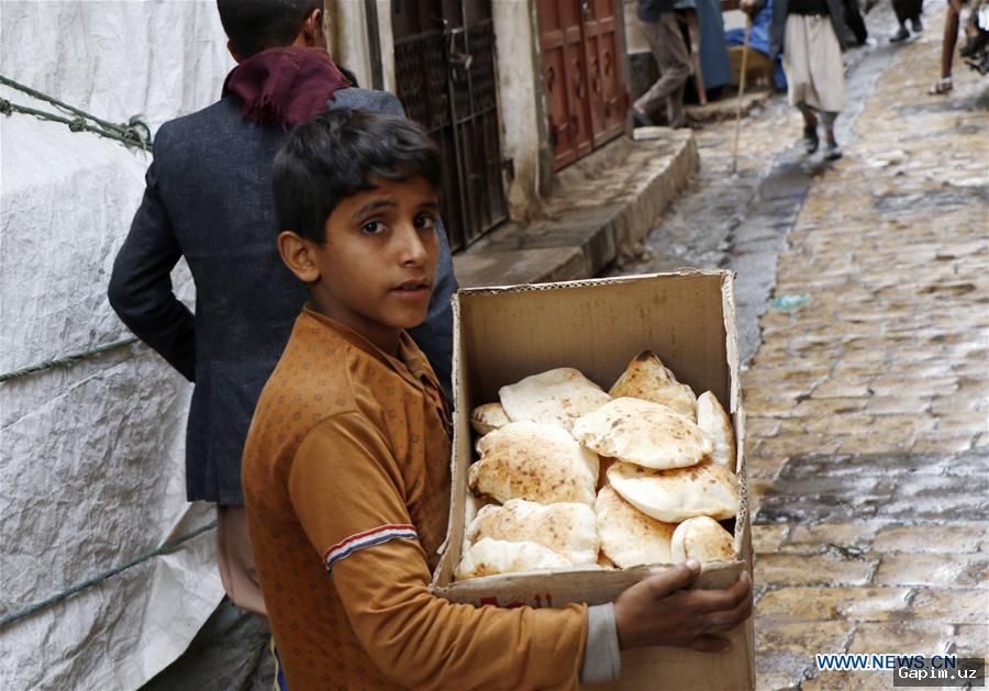 👦🗑️ Yaman urushi bolalarni maktabdan uzoglashtirmoqda: Qasim va Asemning plastik butilkalar uchun kurashi