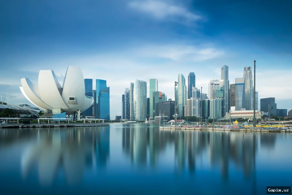 🇸🇬📊 Экономика Сингапура демонстрирует рост на фоне искусственного интеллекта, но сталкивается с рисками