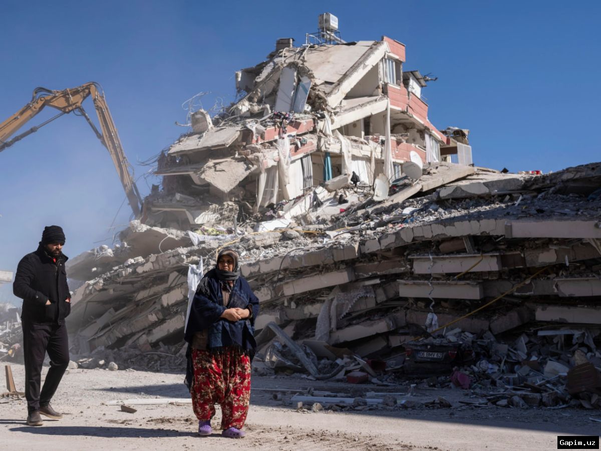 🚨🏗️ Rescue in Khorezm: Worker Pulled from Soil Collapse at Construction Site