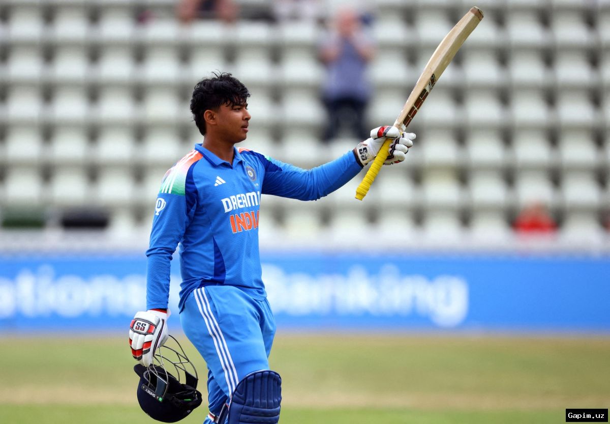 🏏🇮🇳 Hindistonning 15 yoshli vunderkindi Zimbabvega qarshi T20 o‘yinida 50 ball urdi