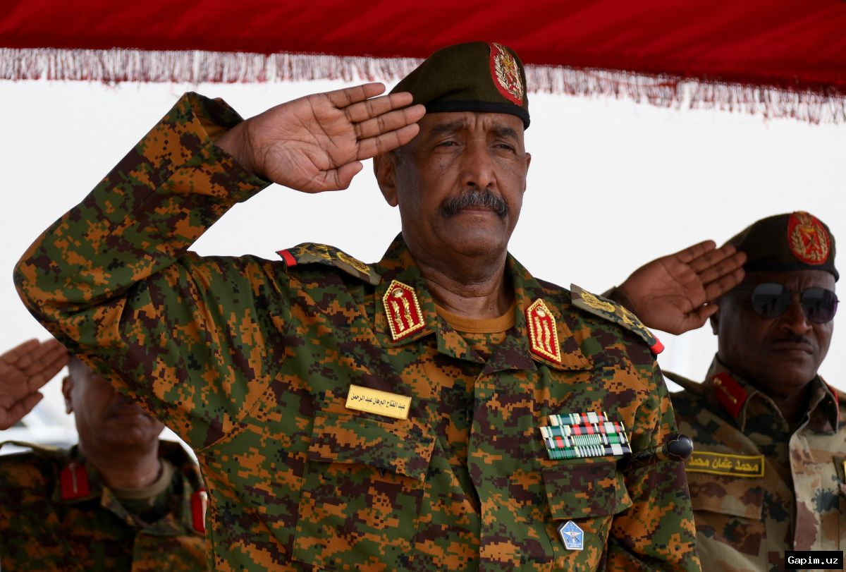 ⚔️🌍 Sudan armiya qo‘mondoni muzokaralardan voz kechib, harbiylar yo‘lini davom ettirishini bildirdi