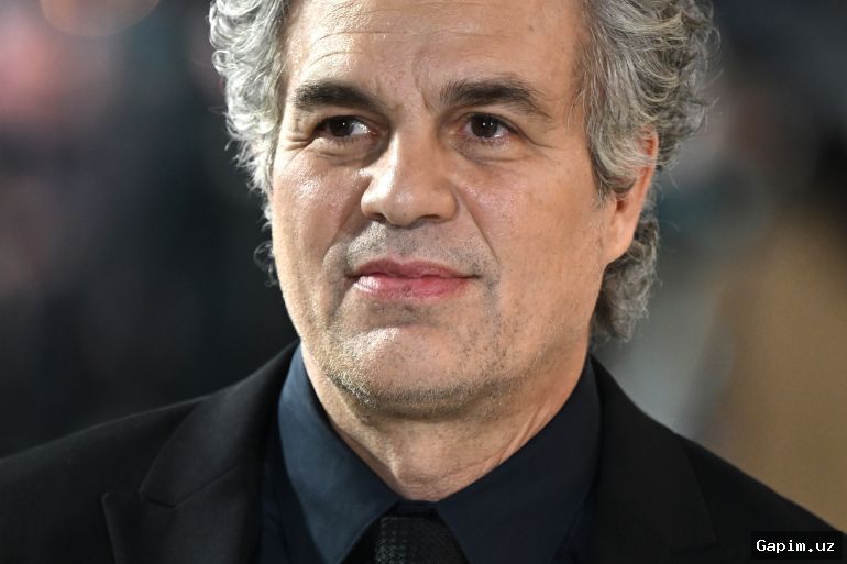 Original: Mark Ruffalo anti-Semitism controversy 🎬⚖️ Марк Руффало обвинен в антисемитизме за критику Израиля: более 180 еврейских деятелей поддержали актера