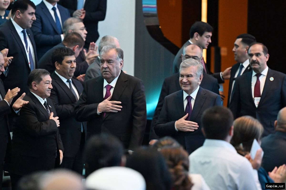 🤝🏭 Президенты Узбекистана и Таджикистана ознакомились с современной текстильной фабрикой в Бухарской области