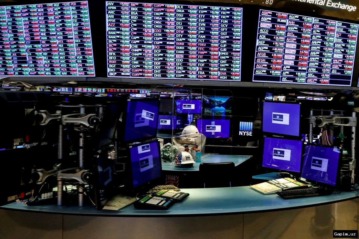 📈💹 Nasdaq hits all-time high despite AI risks and Iran war concerns