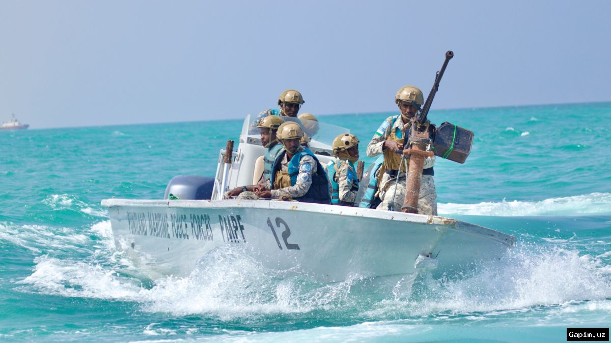 🏴‍☠️🚢 Somali qaroqchilari yuk kemasini olib qochdi