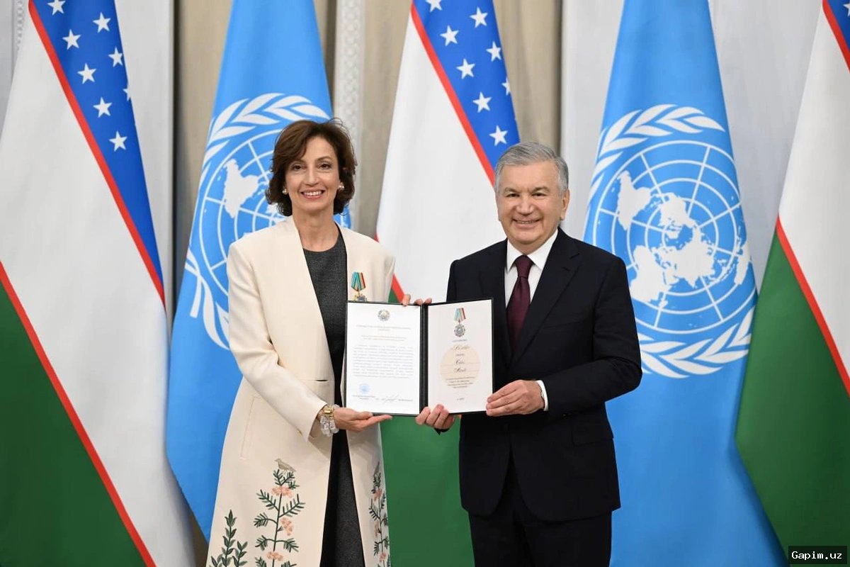 👩‍💼🏆 Президент Шавкат Мирзиёев на мероприятии по случаю Международного женского дня подчеркнул вклад женщин в развитие страны