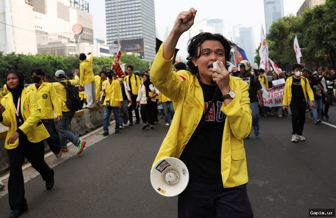 🇮🇩📢 Indonesian students protest government's economic policies amid fiscal pressures