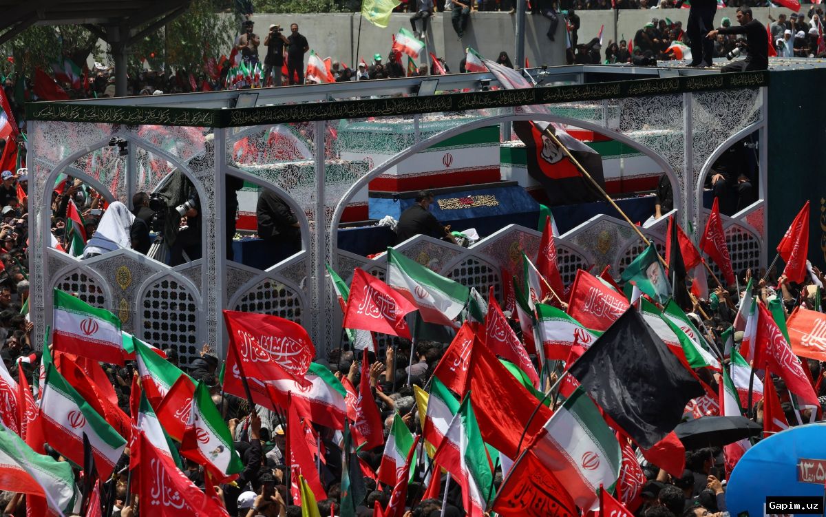 🇮🇷🌹 Tehron ko'chalarida Khameneiy dafn marosimi: millionlab odamlar ishtirokida kuch namoyishi