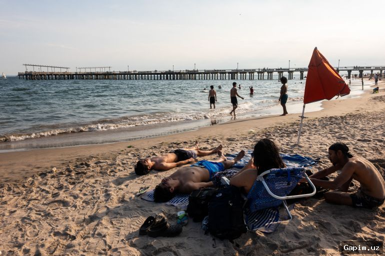 🔥🌡️ US heatwave threatens to strain power grid as demand surges
