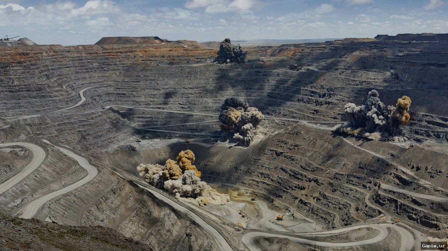 🏭💰 President Mirziyoyev at AGMK: $22 Billion Industrial Transformation Announced