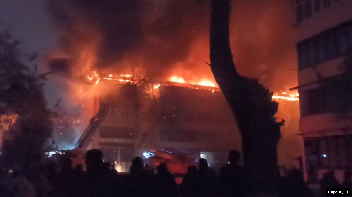 🔥🏠 В Андижане произошёл пожар на крыше пятиэтажного дома