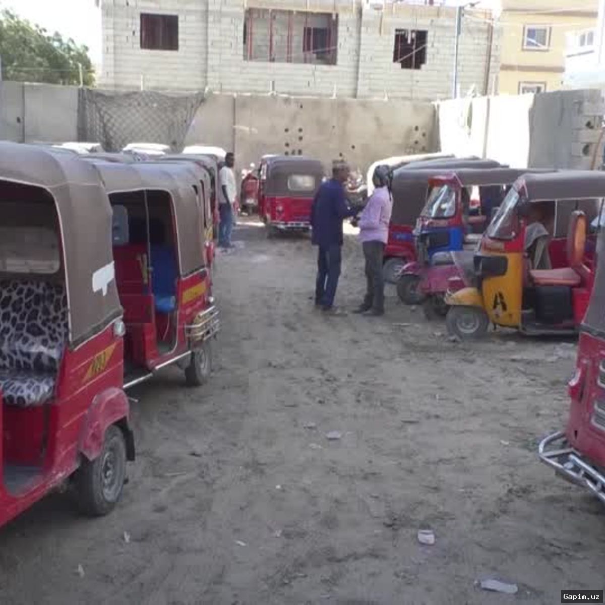 ⚖️🚨 Somaliyada rickshaw haydovchisi ijtimoiy tarmoqdagi tanqidlari uchun 3 yilga qamaldi