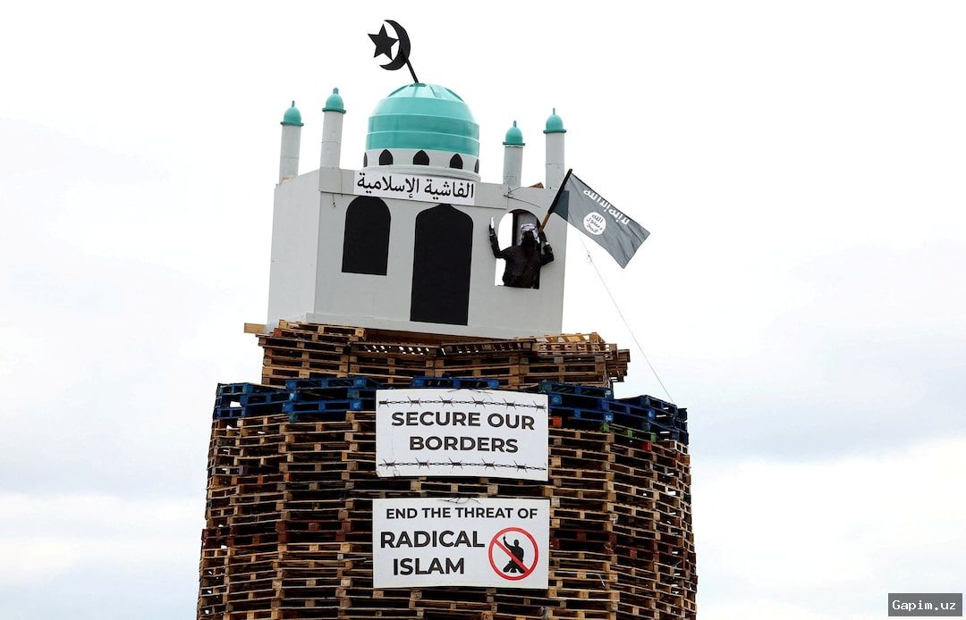 🏴󠁧󠁢󠁳󠁣󠁴󠁿🕌 Replica mosque placed on loyalist bonfire in Northern Ireland investigated as hate crime