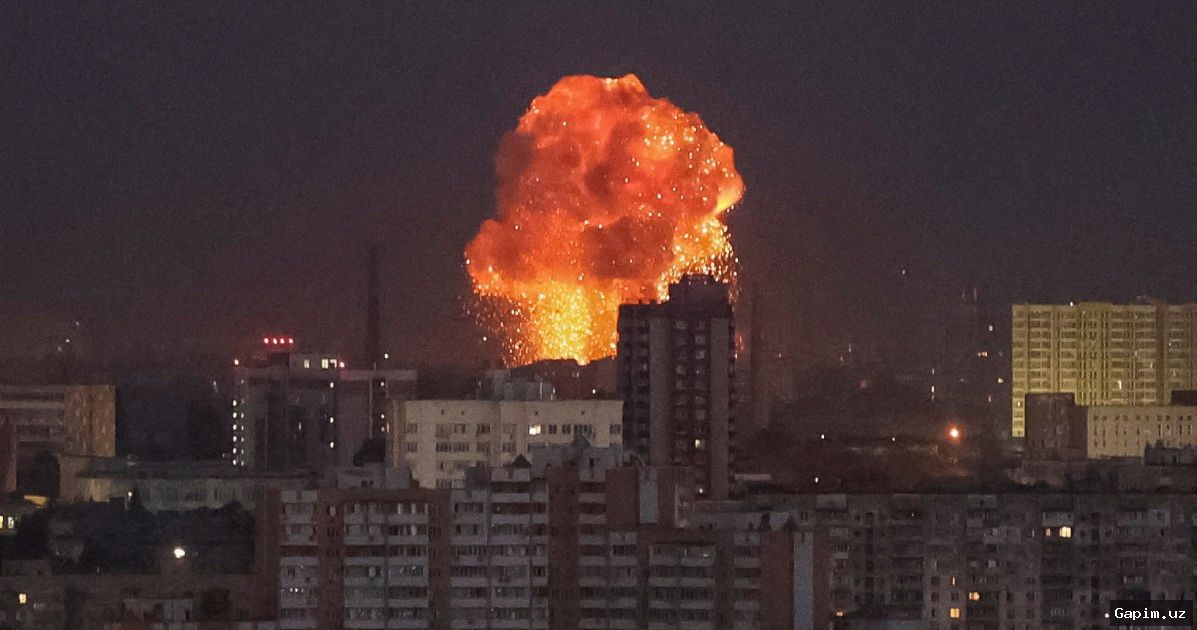 🇺🇦💥 Kyiv hit by Russian drones and missiles, residential buildings ablaze
